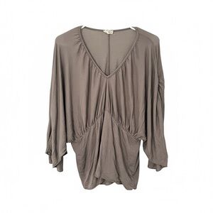POL Womens Taupe Solid Casual V-neck Bat Sleeve Blouse Sz M Stretch Boho Western